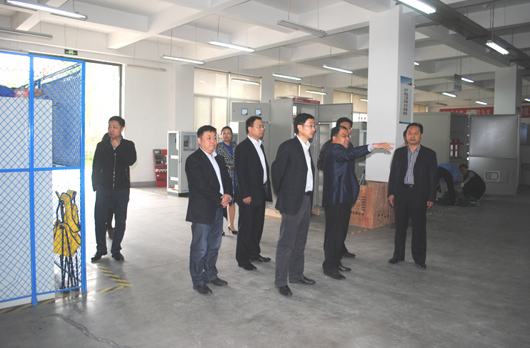 高新區管委會副主任王寬讓一行蒞臨西馳考察(圖2)