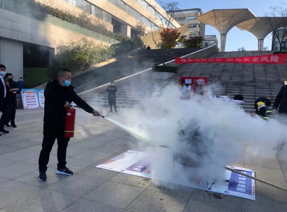 西馳電氣消防應(yīng)急演練實錄(圖5) 西馳電氣消防應(yīng)急演練實錄(圖5)