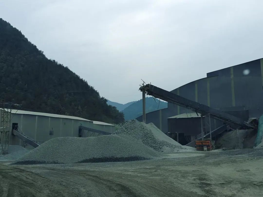 西馳電氣服務中國能建葛洲壩易普力公司—砂石骨料項目(圖2) 西馳電氣服務中國能建葛洲壩易普力公司—砂石骨料項目(圖2)